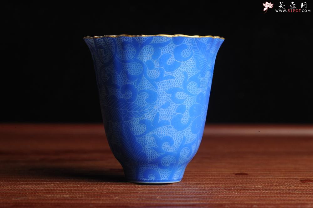 紫砂壶图片：纯手工景德镇摹古雍正蓝色扒花杯 灰常精致 送女友老婆 适合女士 - 全手工紫砂壶网