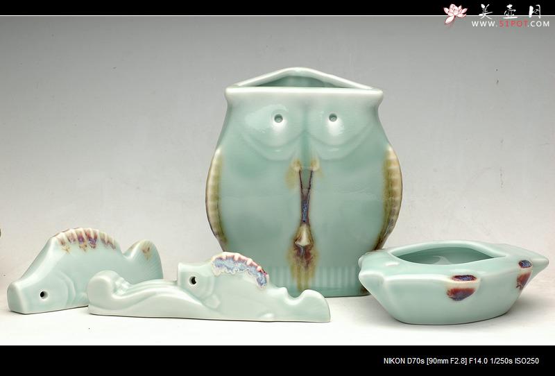 紫砂壶图片：宜兴青瓷-鱼乐文房杂件 - 美壶网