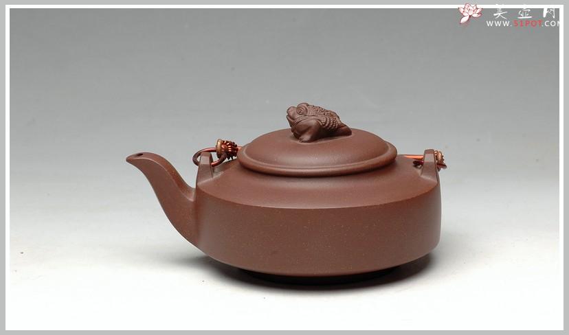 紫砂壶图片:老紫泥 金蟾小提梁 - 美壶网