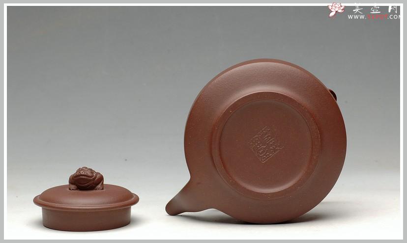 紫砂壶图片:老紫泥 金蟾小提梁 - 美壶网