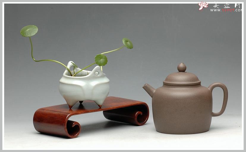 紫砂壶图片：轻巧实用 炮管杀茶 墨陶装饰鸳鸯  全手高德中 - 美壶网