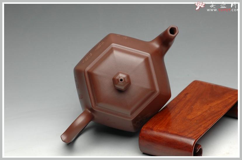 紫砂壶图片：圆润精神 高俊优雅 全手工 古韵方壶 - 美壶网