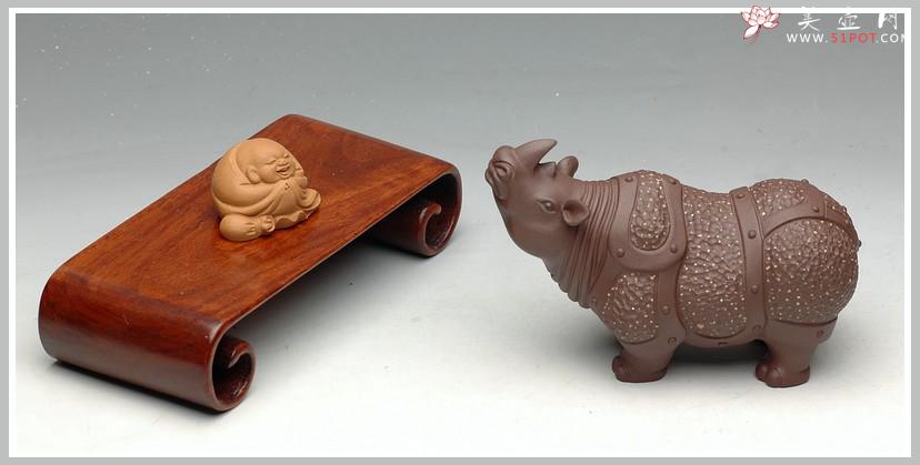 紫砂壶图片：铺金砂 精工 战牛 茶宠 - 美壶网