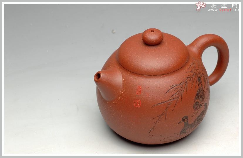 紫砂壶图片:饱满敦厚 刻绘精致 全手优质降坡泥文旦 - 美壶网
