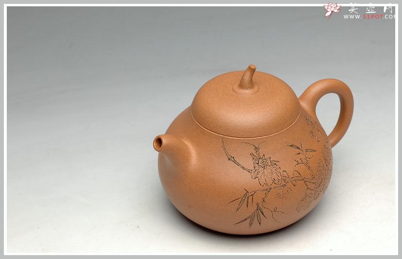 紫砂壶图片：辛卯年力作 国助和石刻绘 段泥全手一捺底玉成窑石匏 饱满可爱 - 美壶网