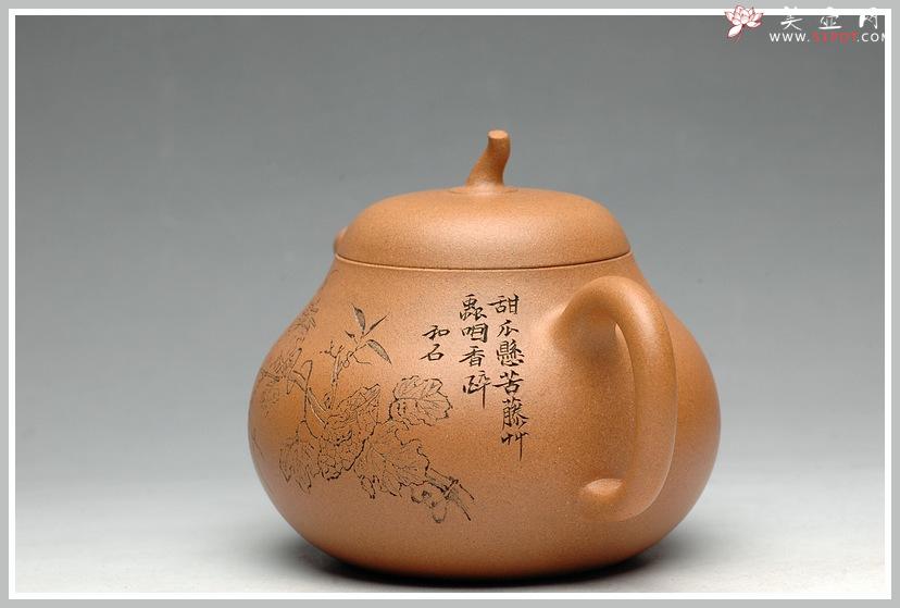 紫砂壶图片：辛卯年力作 国助和石刻绘 段泥全手一捺底玉成窑石匏 饱满可爱 - 美壶网