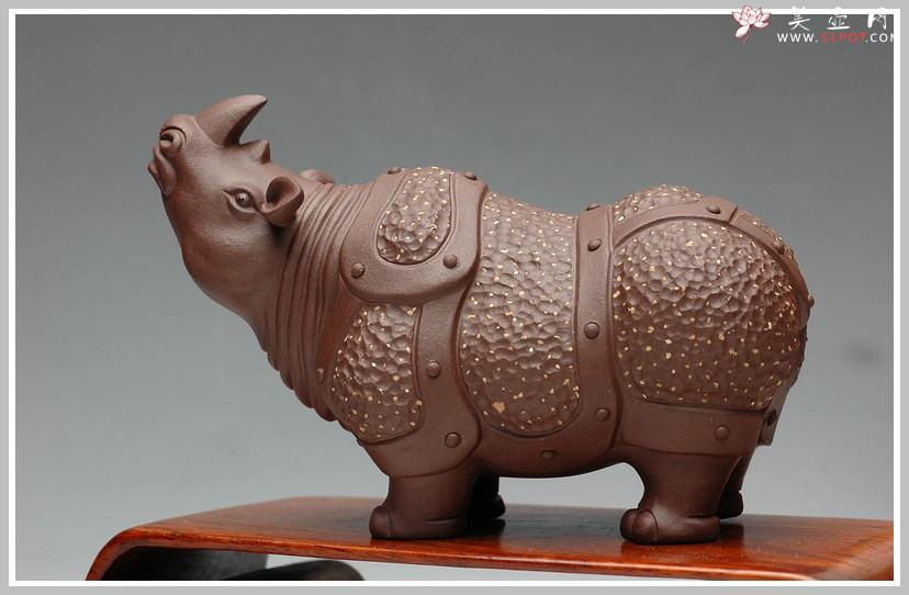 紫砂壶图片：铺金砂 精工 战牛 茶宠 - 美壶网