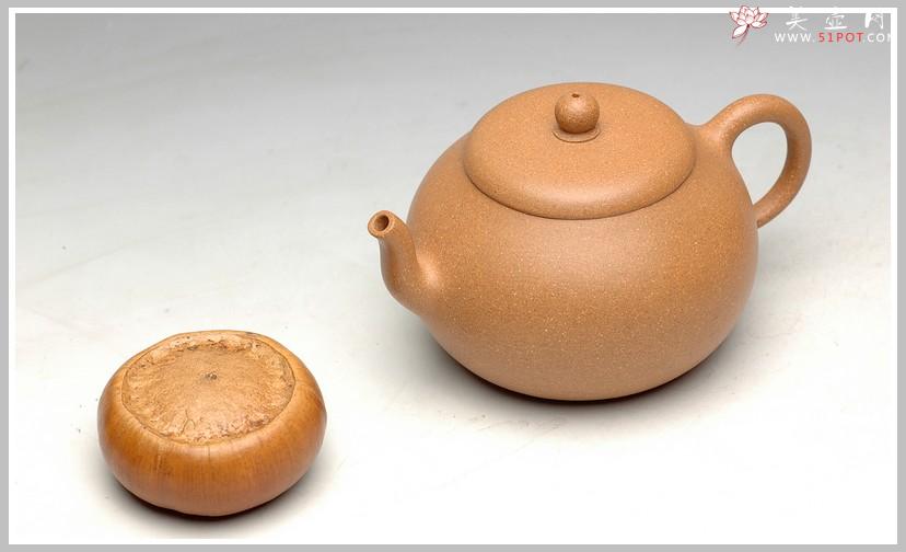 紫砂壶图片:拙与灵并存 追摹古风 优质段泥 全手汲泉 何卫枫新品 - 美壶网