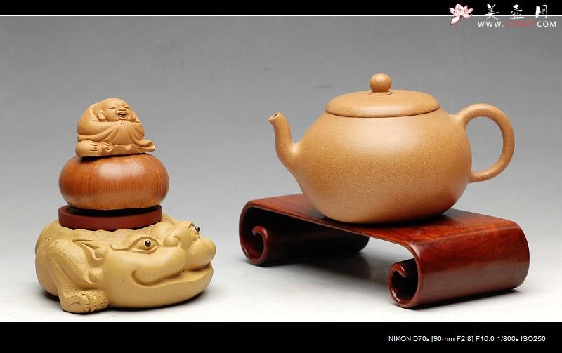 紫砂壶图片:拙与灵并存 追摹古风 优质段泥 全手汲泉 何卫枫新品 - 美壶网