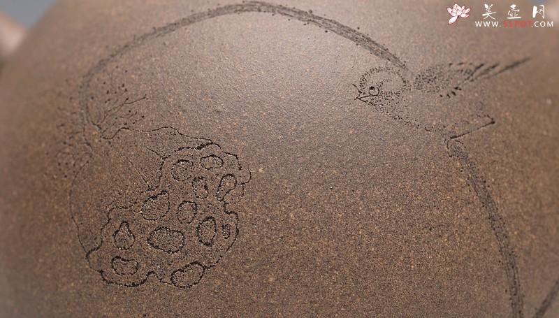 紫砂壶图片：经典中的经典 墨陶刻绘精品莲蓬鸟 万工经典之作 全手莲蓬龙蛋 新年龙运亨通 - 美壶网