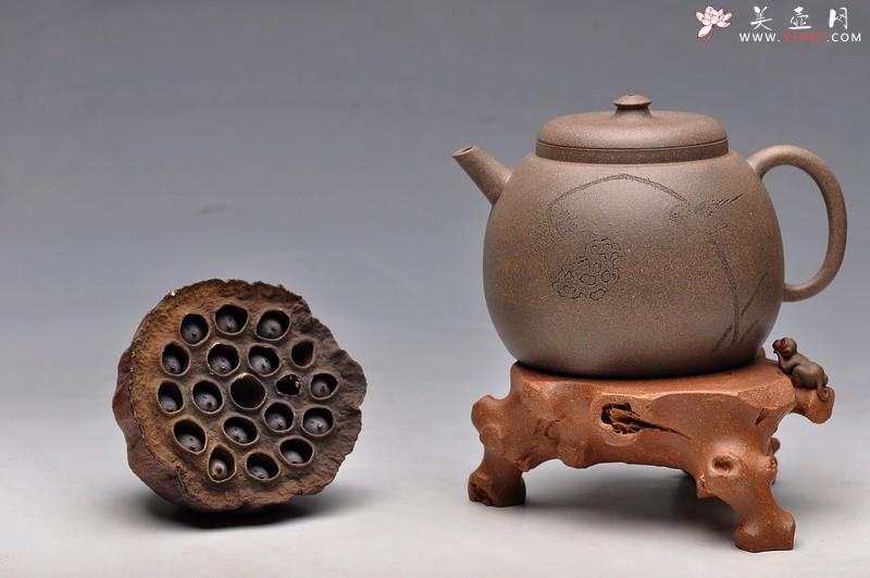 紫砂壶图片：经典中的经典 墨陶刻绘精品莲蓬鸟 万工经典之作 全手莲蓬龙蛋 新年龙运亨通 - 美壶网