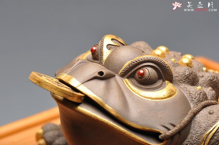 紫砂壶图片：徐秀棠高徒范志峰〖金钱多多〗香港大世界收藏 24K金 - 美壶网