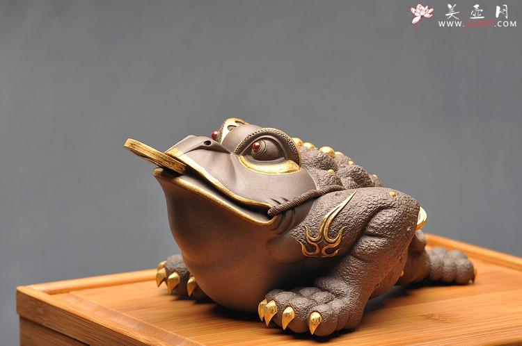 紫砂壶图片：徐秀棠高徒范志峰〖金钱多多〗香港大世界收藏 24K金 - 美壶网