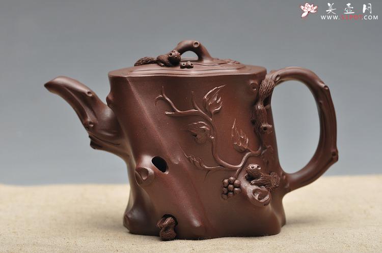 紫砂壶图片：恽益萍 松鼠葡萄桩 松鼠松桩 - 美壶网