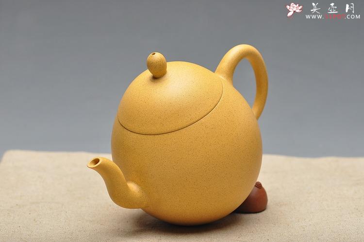紫砂壶图片：本山绿 窈窕迷人 全手鹅蛋 - 美壶网
