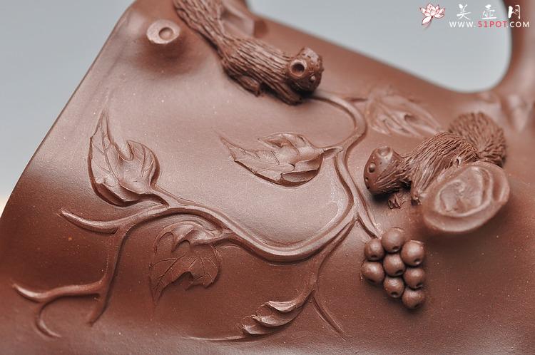 紫砂壶图片：恽益萍 松鼠葡萄桩 松鼠松桩 - 美壶网