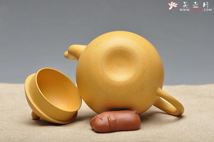 紫砂壶图片：本山绿 窈窕迷人 全手鹅蛋 - 美壶网