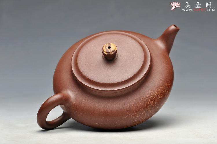 紫砂壶图片：俊秀神怡 通透绞泥加铺砂 全手笑云 - 美壶网