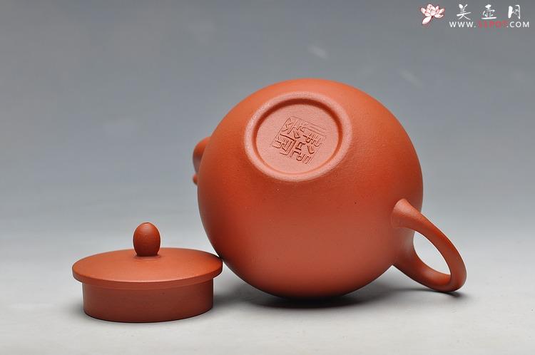 紫砂壶图片：线条流畅 挺拔优雅 全手红泥迎春 静如处子 - 美壶网