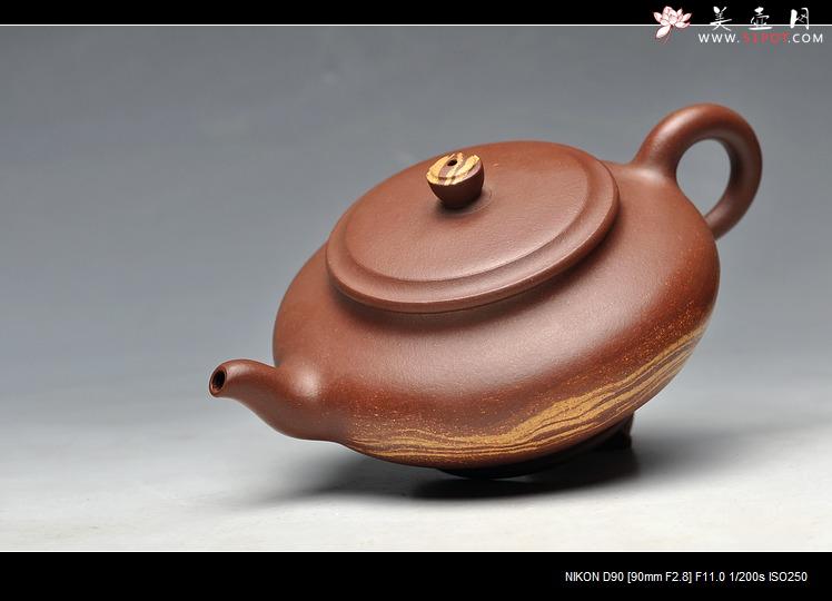 紫砂壶图片：俊秀神怡 通透绞泥加铺砂 全手笑云 - 美壶网