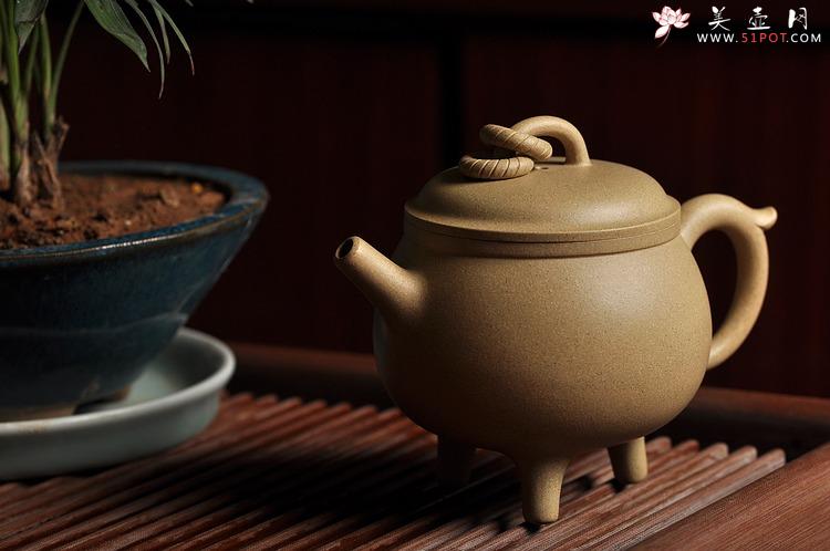 紫砂壶图片:三足串顶 美壶网供料 优质本绿 挺拔俊秀 - 美壶网