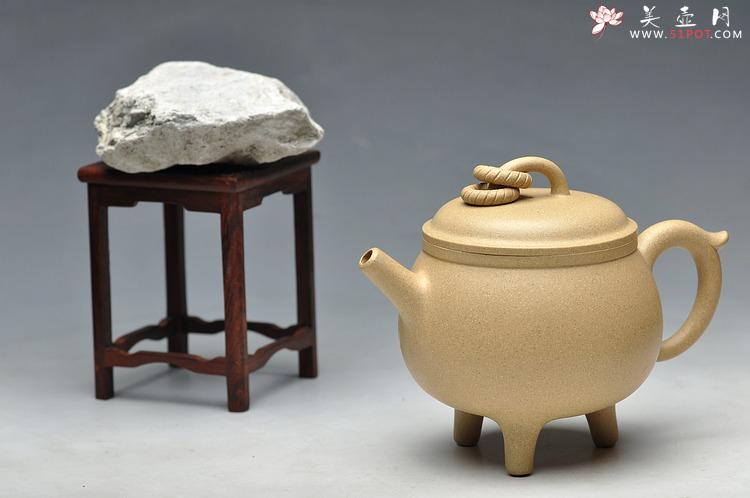 紫砂壶图片:三足串顶 美壶网供料 优质本绿 挺拔俊秀 - 美壶网