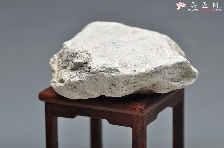 紫砂壶图片:三足串顶 美壶网供料 优质本绿 挺拔俊秀 - 美壶网