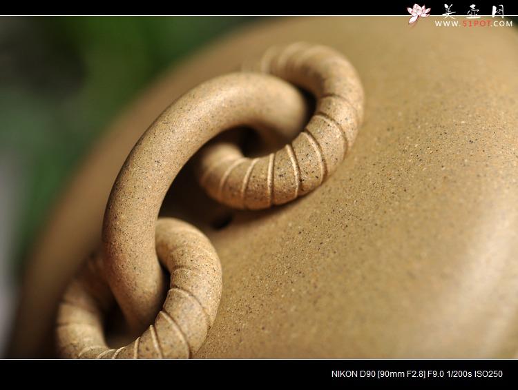 紫砂壶图片:三足串顶 美壶网供料 优质本绿 挺拔俊秀 - 美壶网