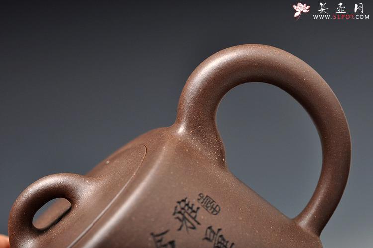 紫砂壶图片：双刀精品更显老味  柱础 青灰砂 范曾人物风格 - 美壶网