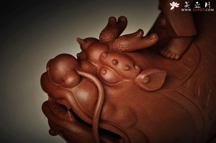 紫砂壶图片：财童戏鱼龙 精品之作 - 美壶网