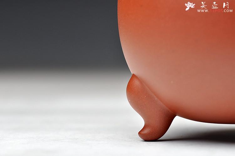 紫砂壶图片：昂然有力 手工点砂 全手三足瑞兽 真金点睛有气势 - 美壶网