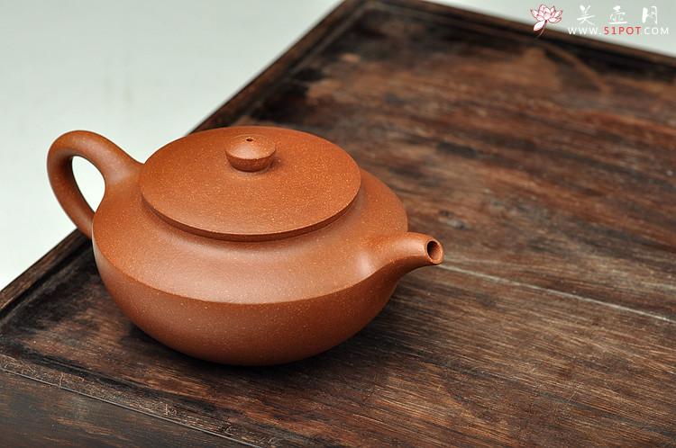 紫砂壶图片：曲峰经典作品 实用精工 降坡泥汉扁 线条流畅 - 美壶网