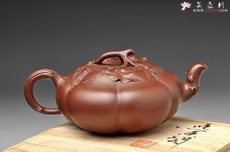 紫砂壶图片：顾正芳代表作 全手薄胎筋囊贴叶南瓜 获奖作品 线条流畅 细节精美 - 美壶网