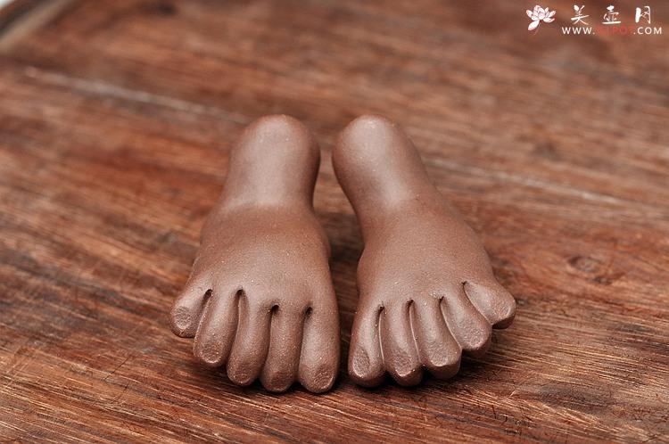 紫砂壶图片：知足之乐  一对可爱的小脚丫 让人深思遐想的茶宠 - 美壶网