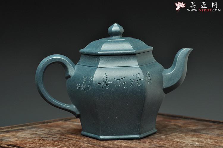 紫砂壶图片：国大师李昌鸿装饰  全手六方 墨绿泥 挺拔俊秀 史金妹经典代表作 - 美壶网