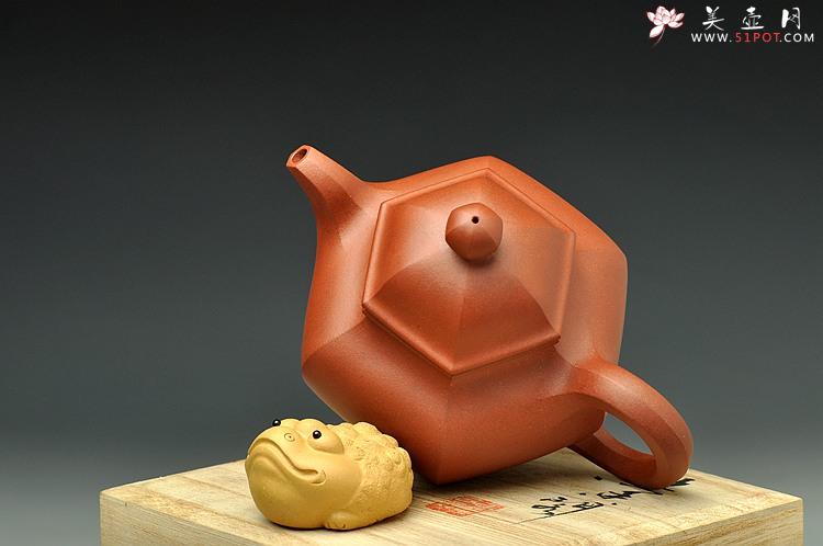 紫砂壶图片：线条流畅 细节处理干净利索 全手六方掇球 - 美壶网