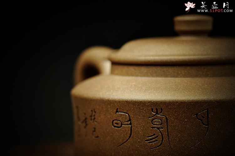 紫砂壶图片：古韵十足 典雅大方 国助工和石装饰 全手玉龙禅钟 - 美壶网