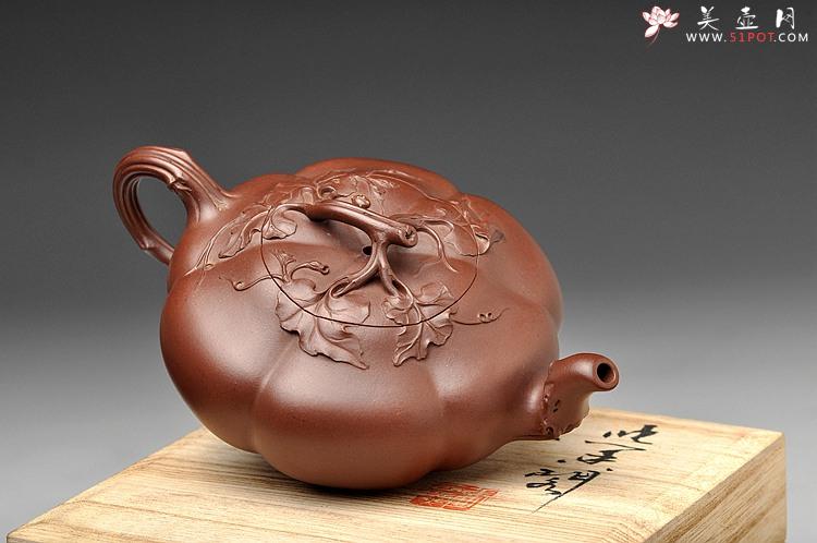 紫砂壶图片：顾正芳代表作 全手薄胎筋囊贴叶南瓜 获奖作品 线条流畅 细节精美 - 美壶网