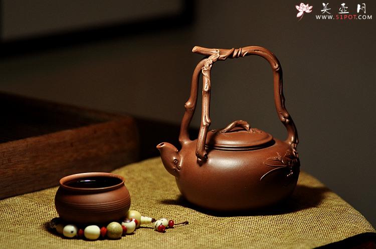 紫砂壶图片：花货奇才顾正芳 扛鼎之作 全手工丰裕提梁 飘逸大气 - 美壶网