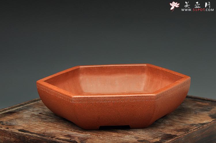 紫砂壶图片：张秋平全手六方花盆 回纹装饰 - 美壶网