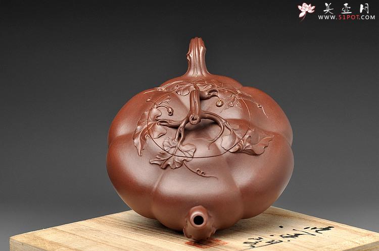 紫砂壶图片：顾正芳代表作 全手薄胎筋囊贴叶南瓜 获奖作品 线条流畅 细节精美 - 美壶网