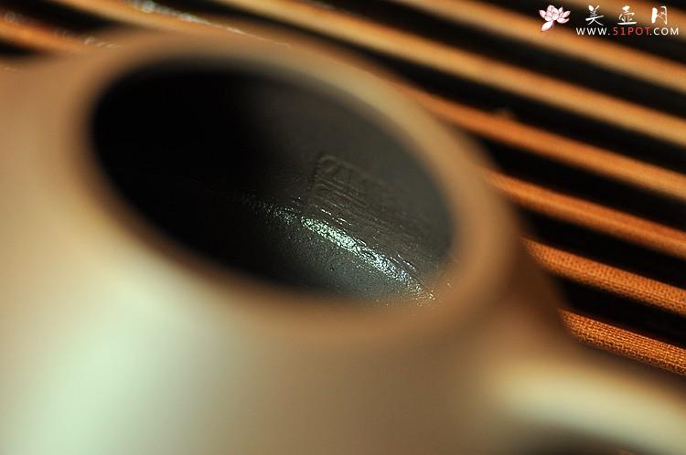 紫砂壶图片：挺拔俊秀 经典耐品 茶盘尤物~ 紫茄泥全手子冶石瓢 - 美壶网