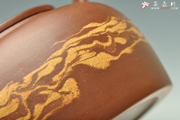 紫砂壶图片：闵祥君癸巳年扛鼎之作 全手超大品大彬提梁 通透绞泥之行云流水 动感十足 - 美壶网