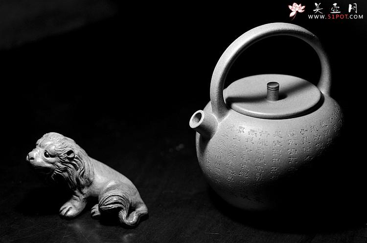 紫砂壶图片：段泥仿民国小狮子 神态生动 左侧为两周泡养效果~ - 美壶网