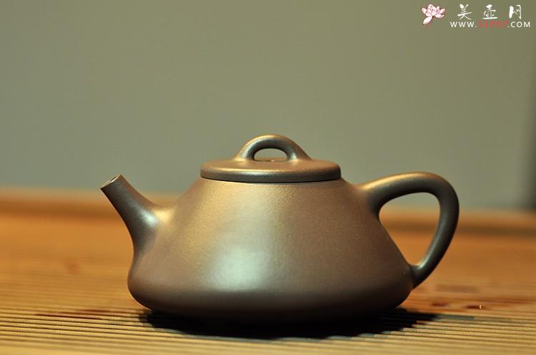 紫砂壶图片：挺拔俊秀 经典耐品 茶盘尤物~ 紫茄泥全手子冶石瓢 - 美壶网