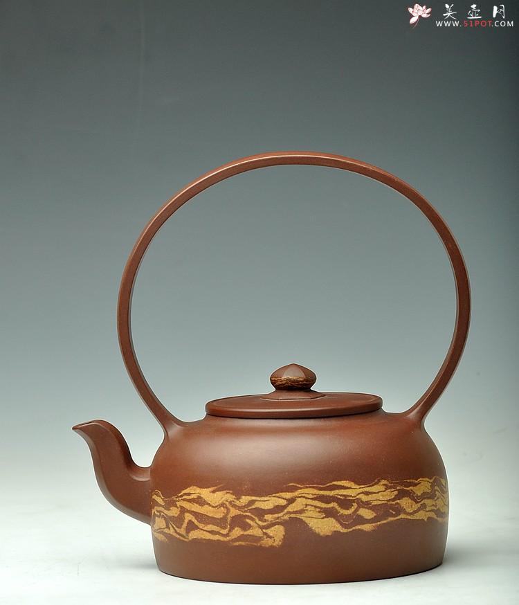 紫砂壶图片：闵祥君癸巳年扛鼎之作 全手超大品大彬提梁 通透绞泥之行云流水 动感十足 - 美壶网
