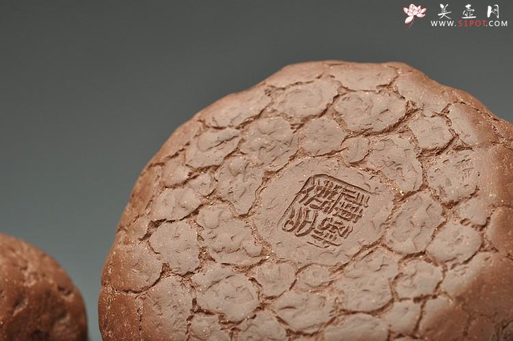 紫砂壶图片：谢多莲最新作品 全手薄胎龚春对壶 古朴 周正协调 - 美壶网