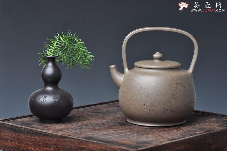 紫砂壶图片：邵家俊扛鼎之作 浑然天成  全手散氏提梁 国助和石精刻 - 美壶网