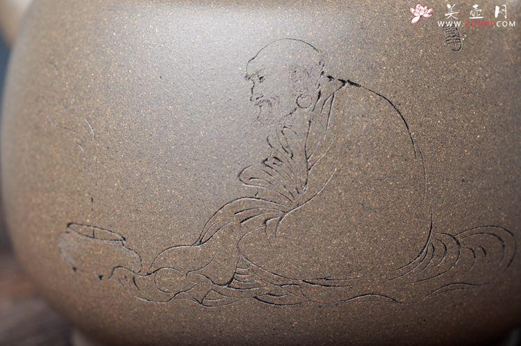 紫砂壶图片：邵家俊扛鼎之作 浑然天成  全手散氏提梁 国助和石精刻 - 美壶网