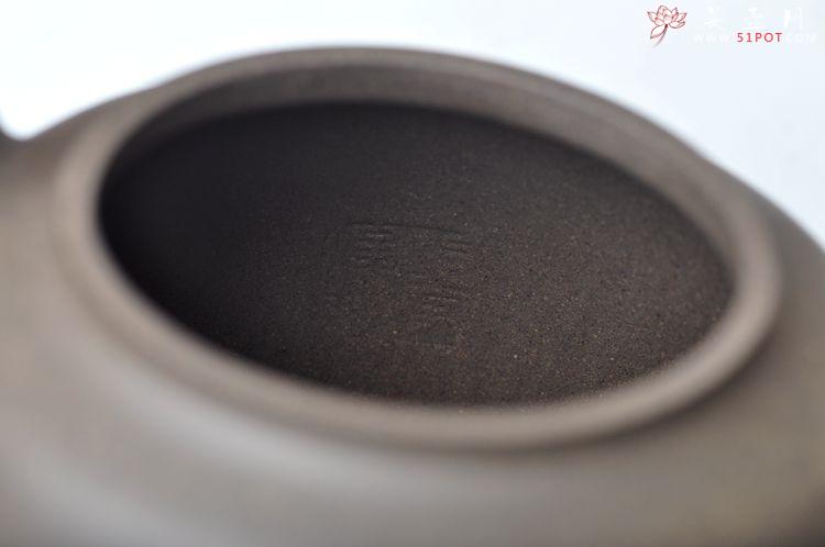 紫砂壶图片：邵家俊扛鼎之作 浑然天成  全手散氏提梁 国助和石精刻 - 美壶网